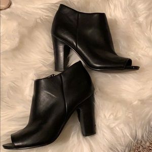 Nine West 6M Peep Toe Heeled Bootie Black